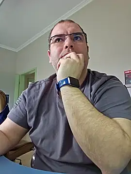 Snapshot of Andrew1900529 chatting on February 14, 9:45 am Andrew1900529 online show from February 14, 9:45 am