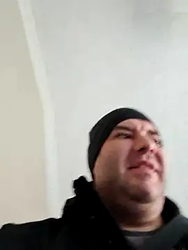 Snapshot of Andrew1900529 chatting on February 14, 1:51 pm Andrew1900529 online show from February 14, 1:51 pm