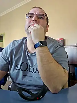 Snapshot of Andrew1900529 chatting on February 20, 8:17 am Andrew1900529 online show from February 20, 8:17 am