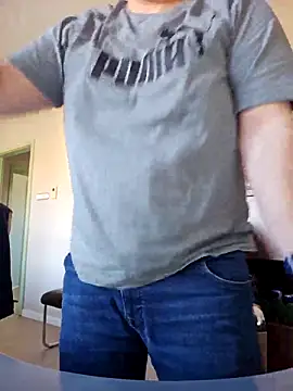 Snapshot of Andrew1900529 chatting on February 21, 1:22 pm Andrew1900529 online show from February 21, 1:22 pm