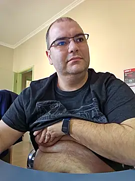 Snapshot of Andrew1900529 chatting on February 25, 12:03 pm Andrew1900529 online show from February 25, 12:03 pm