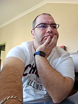 Snapshot of Andrew1900529 chatting on March 4, 8:24 am Andrew1900529 online show from March 4, 8:24 am