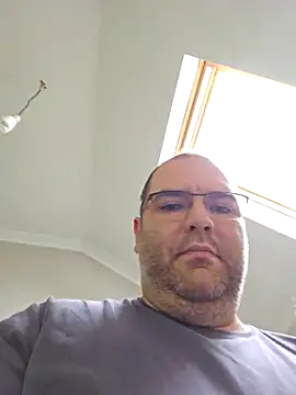 Snapshot of Andrew1900529 chatting on March 10, 9:43 am Andrew1900529 online show from March 10, 9:43 am