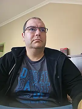 Snapshot of Andrew1900529 chatting on March 18, 10:03 am Andrew1900529 online show from March 18, 10:03 am