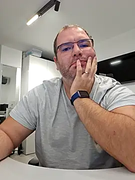 Snapshot of Andrew1900529 chatting on October 11, 8:51 pm Andrew1900529 online show from October 11, 8:51 pm