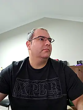 Snapshot of Andrew1900529 chatting on November 3, 5:31 am Andrew1900529 online show from November 3, 5:31 am