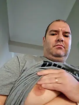 Snapshot of Andrew1900529 chatting on November 5, 7:30 am Andrew1900529 online show from November 5, 7:30 am