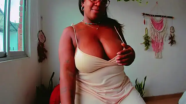 Adrilovechocolate online show from December 5, 5:39 pm