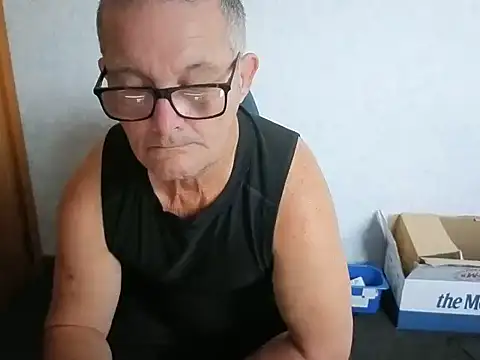 Snapshot of bigballnz chatting on June 1, 9:27 pm bigballnz online show from June 1, 9:27 pm