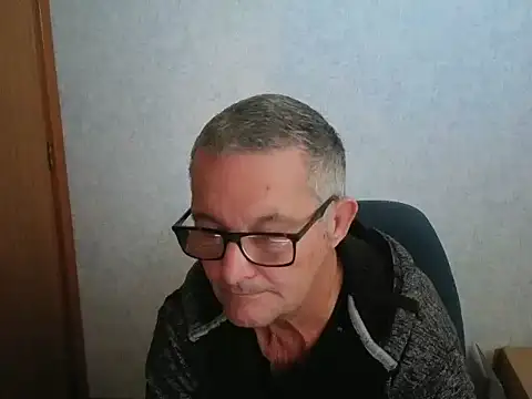 Snapshot of bigballnz chatting on June 9, 8:53 pm bigballnz online show from June 9, 8:53 pm
