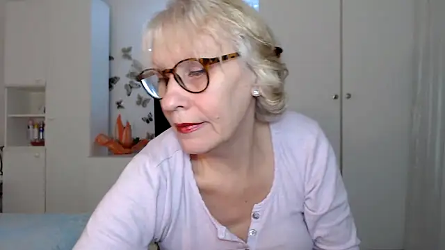 Snapshot of Ghertrude52 chatting on February 11, 4:44 am Ghertrude52 online show from February 11, 4:44 am