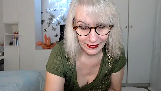 Snapshot of Ghertrude52 chatting on February 17, 5:04 am Ghertrude52 online show from February 17, 5:04 am