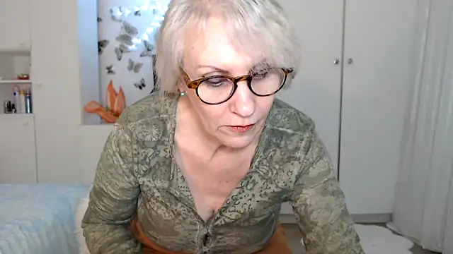Snapshot of Ghertrude52 chatting on February 18, 8:16 am Ghertrude52 online show from February 18, 8:16 am
