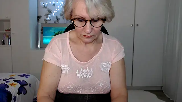 Snapshot of Ghertrude52 chatting on March 4, 7:41 am Ghertrude52 online show from March 4, 7:41 am