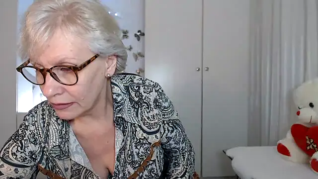 Snapshot of Ghertrude52 chatting on March 19, 4:03 am Ghertrude52 online show from March 19, 4:03 am