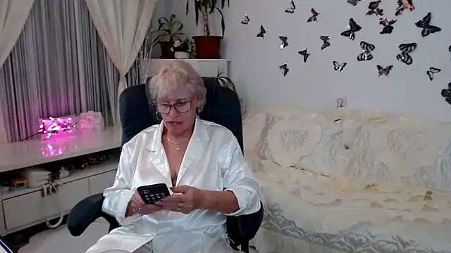 Snapshot of Ghertrude52 chatting on September 18, 3:08 am Ghertrude52 online show from September 18, 3:08 am