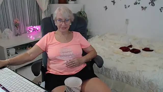 Snapshot of Ghertrude52 chatting on September 26, 4:05 am Ghertrude52 online show from September 26, 4:05 am