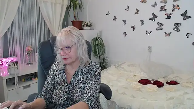 Snapshot of Ghertrude52 chatting on October 1, 3:01 am Ghertrude52 online show from October 1, 3:01 am