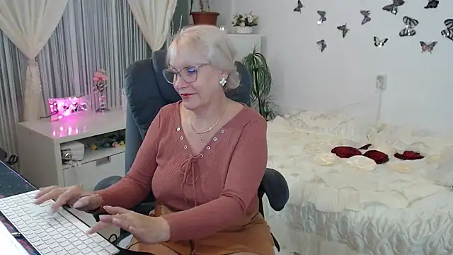Snapshot of Ghertrude52 chatting on October 5, 3:05 am Ghertrude52 online show from October 5, 3:05 am