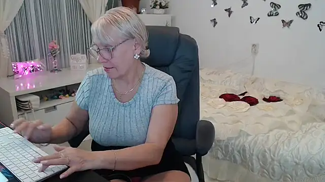 Snapshot of Ghertrude52 chatting on October 6, 3:04 am Ghertrude52 online show from October 6, 3:04 am