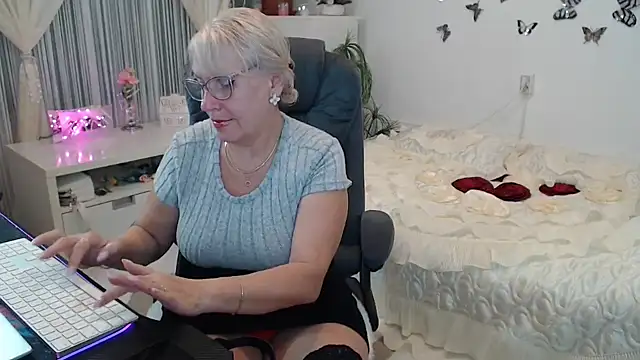 Snapshot of Ghertrude52 chatting on October 8, 3:04 am Ghertrude52 online show from October 8, 3:04 am