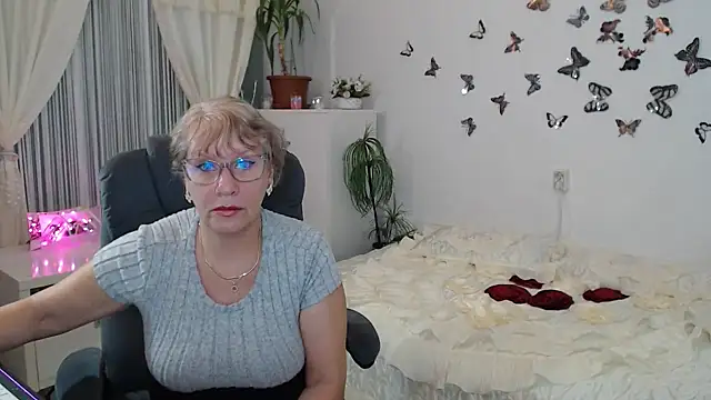 Snapshot of Ghertrude52 chatting on October 13, 3:28 am Ghertrude52 online show from October 13, 3:28 am