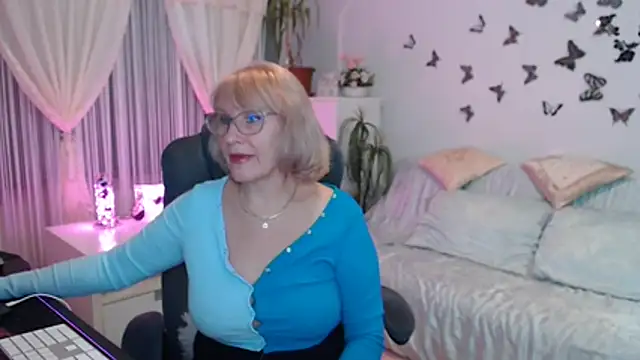 Snapshot of Ghertrude52 chatting on November 15, 4:10 am Ghertrude52 online show from November 15, 4:10 am