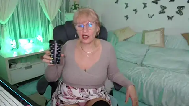 Snapshot of Ghertrude52 chatting on November 22, 4:11 am Ghertrude52 online show from November 22, 4:11 am