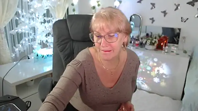 Snapshot of Ghertrude52 chatting on December 2, 4:07 am Ghertrude52 online show from December 2, 4:07 am