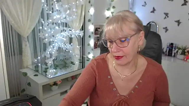 Snapshot of Ghertrude52 chatting on December 15, 4:28 am Ghertrude52 online show from December 15, 4:28 am