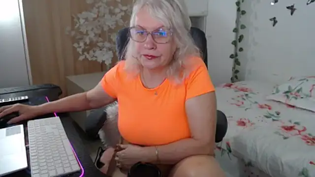 Ghertrude52 online show from May 8, 4:07 am