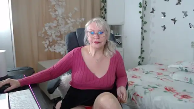 Ghertrude52 online show from May 10, 4:28 am