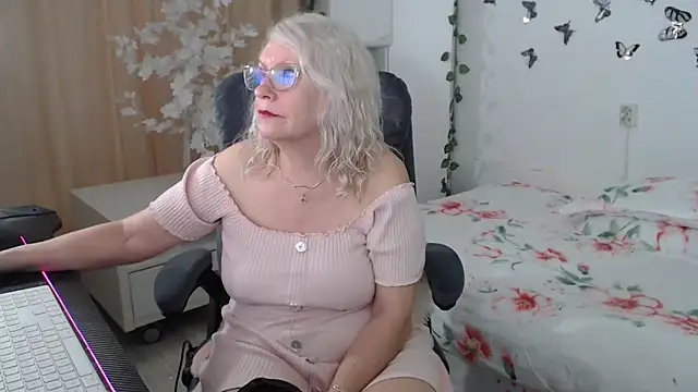 Ghertrude52 online show from May 15, 4:19 am