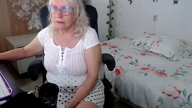 Ghertrude52 online show from May 20, 4:18 am