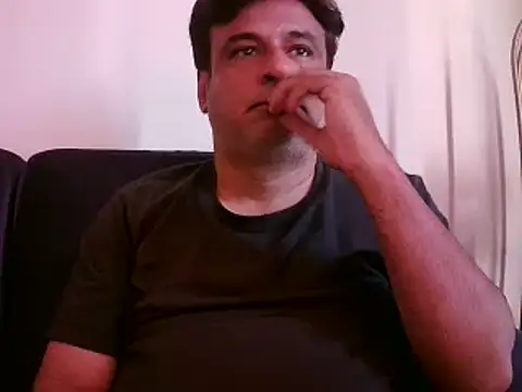 Snapshot of desipapaxxx chatting on March 4, 10:46 am desipapaxxx online show from March 4, 10:46 am