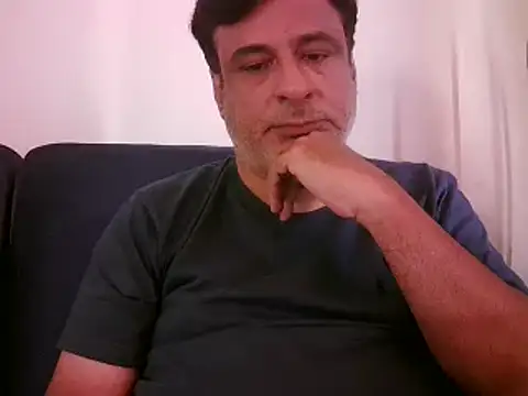 Snapshot of desipapaxxx chatting on March 6, 7:57 am desipapaxxx online show from March 6, 7:57 am