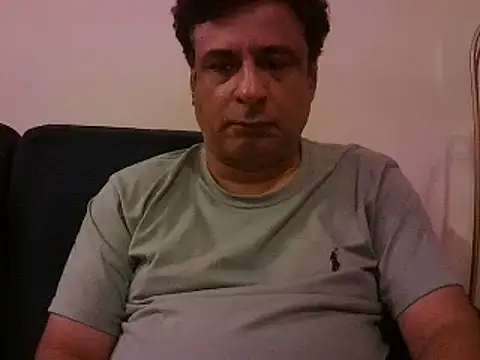 Snapshot of desipapaxxx chatting on March 16, 3:39 pm desipapaxxx online show from March 16, 3:39 pm