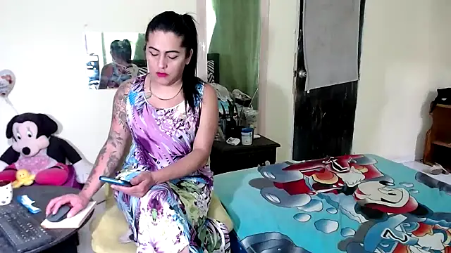 Snapshot of Sashaferrari2000 chatting on December 15, 6:01 pm Sashaferrari2000 online show from December 15, 6:01 pm