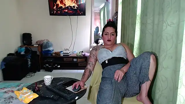 Sashaferrari2000 online show from April 12, 6:02 pm