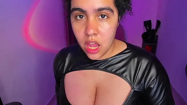 Amber smith20 online show from May 14, 2:29 am