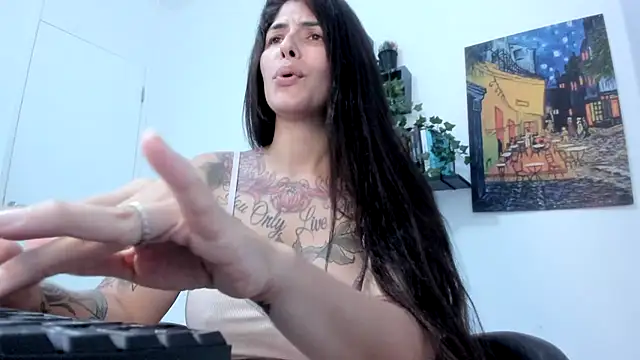Snapshot of TaliMajesty chatting on December 19, 9:49 pm TaliMajesty online show from December 19, 9:49 pm