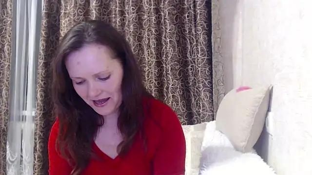 SheLion online show from February 14, 4:15 pm