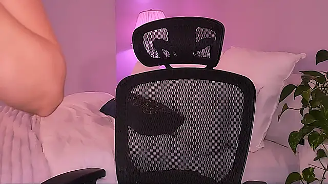 Wonderful Woman online show from March 26, 11:10 pm