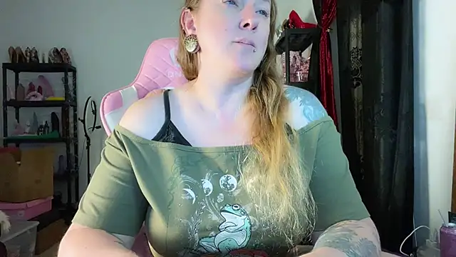 kisicaxx online show from November 18, 6:45 pm