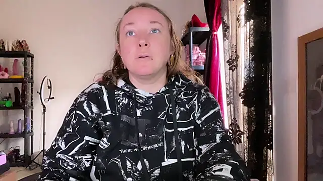 kisicaxx online show from December 17, 2:01 pm