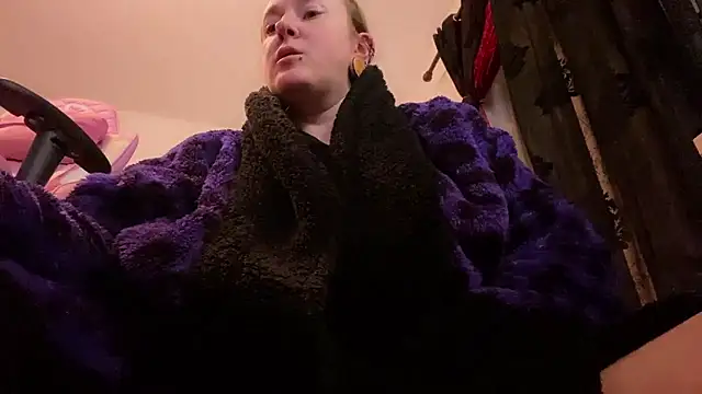 kisicaxx online show from January 9, 10:00 pm