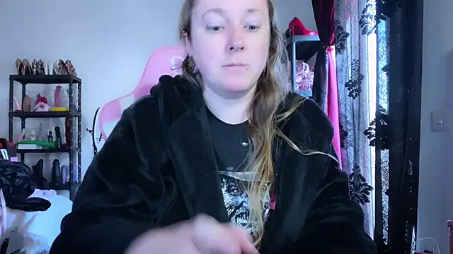 kisicaxx online show from February 17, 2:57 pm