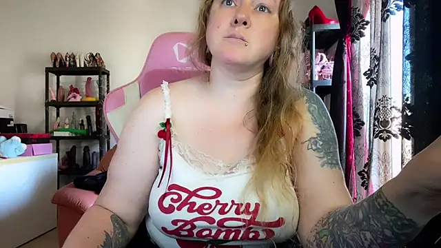 kisicaxx online show from April 5, 1:52 pm