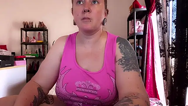 kisicaxx online show from May 13, 1:30 pm