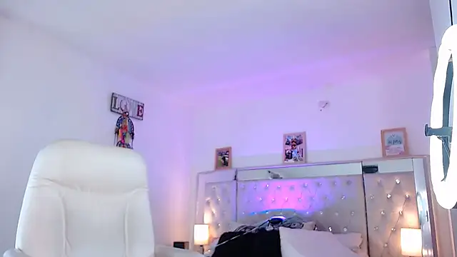 Snapshot of hollythomson chatting on January 16, 9:40 pm hollythomson online show from January 16, 9:40 pm